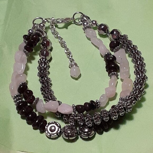 Handmade Garnet and rose quartz necklace, bracelet, earrings - Picture 6 of 8